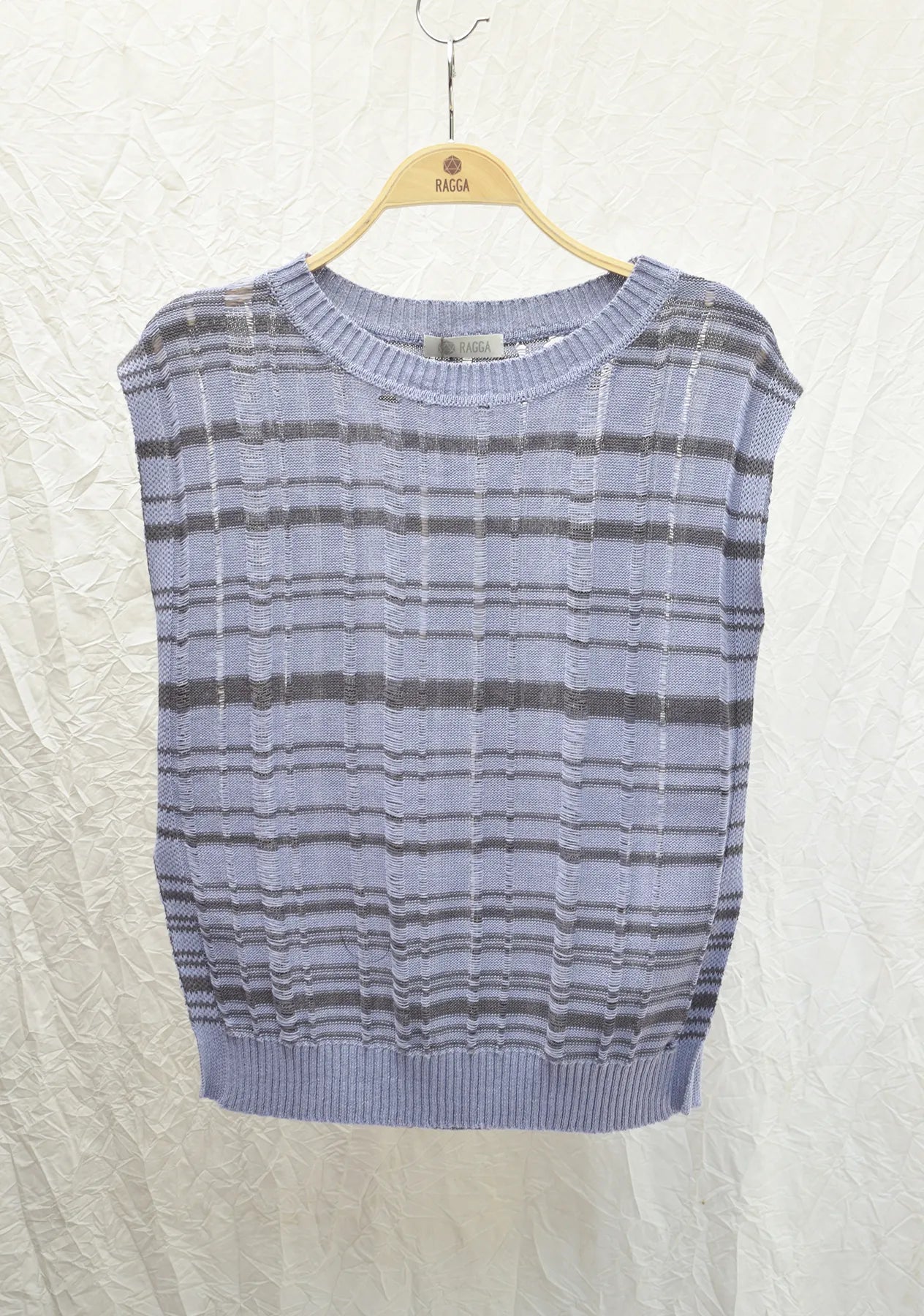 Top Sin Mangas Con Calado Vertical