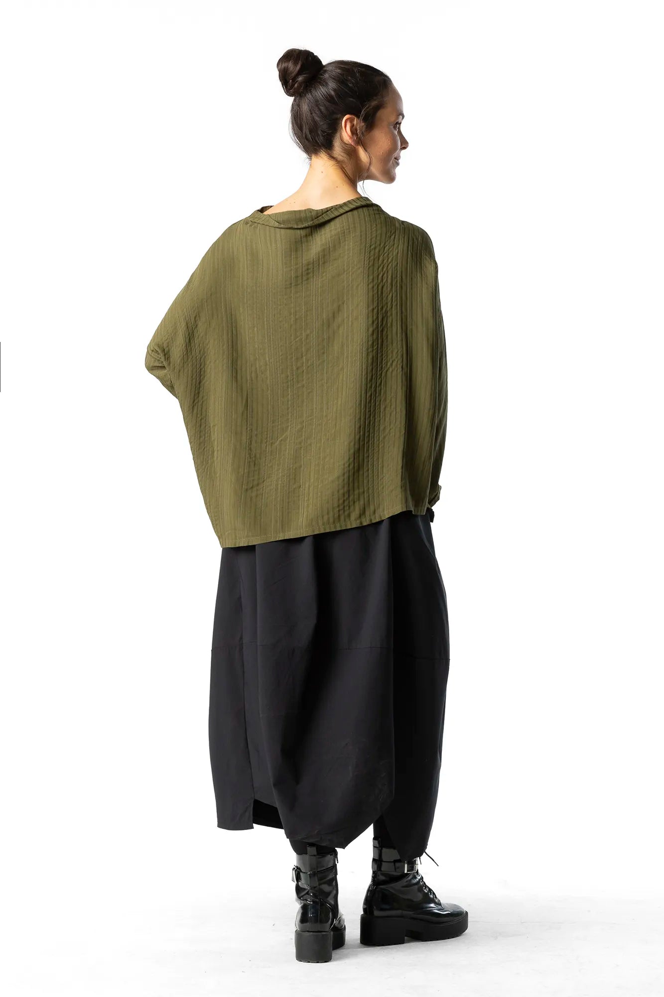 RAGGA Polera Fiora Viscosa Blusa Mujer Verde Oliva espalda
