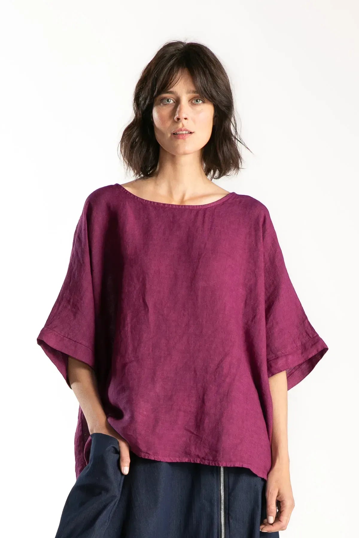 Ragga polera Gaby de lino de mujer oversize manga corta color betarraga vista frontal