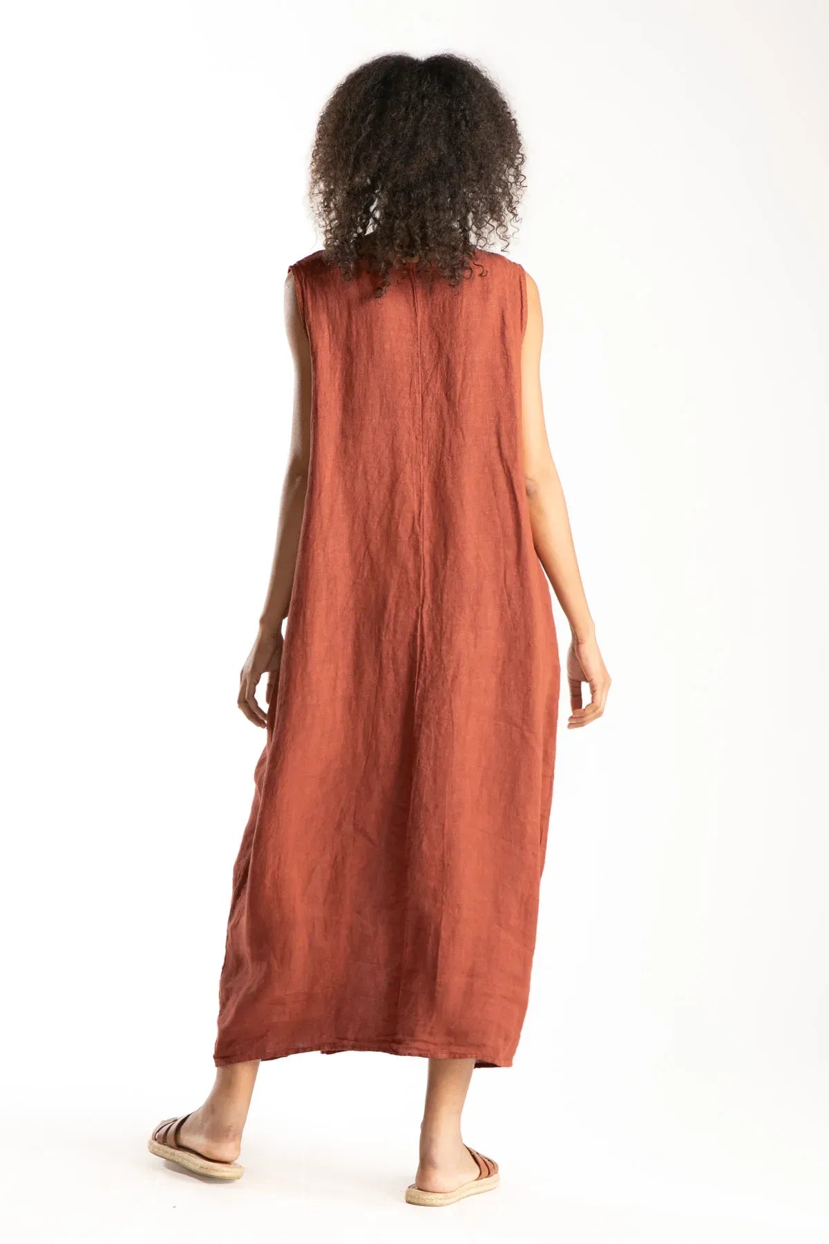 Ragga Vestido Domenica de mujer de Lino terracota sin mangas largo midi vista espalda