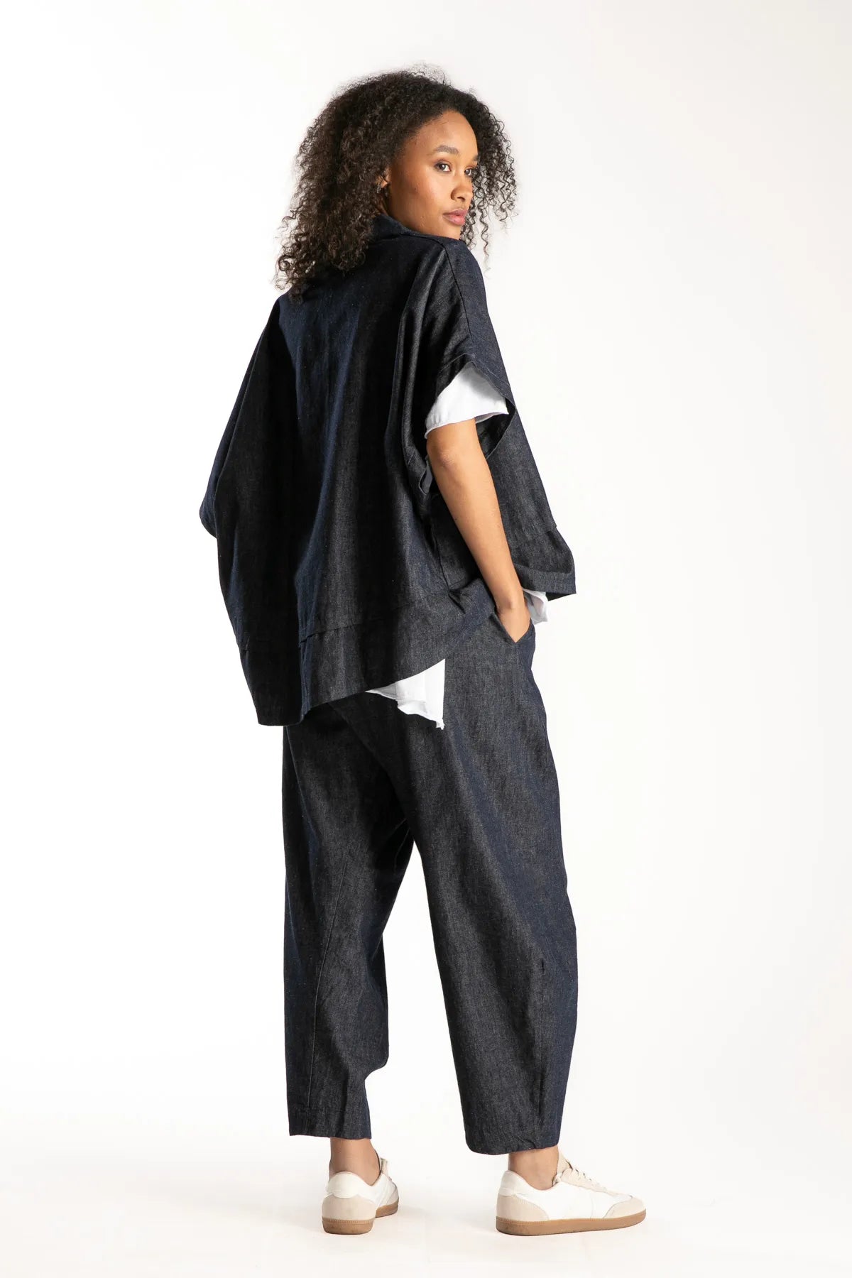 Ragga Chaqueta Estonia Denim en lino y algodón azul manga corta vista espalda
