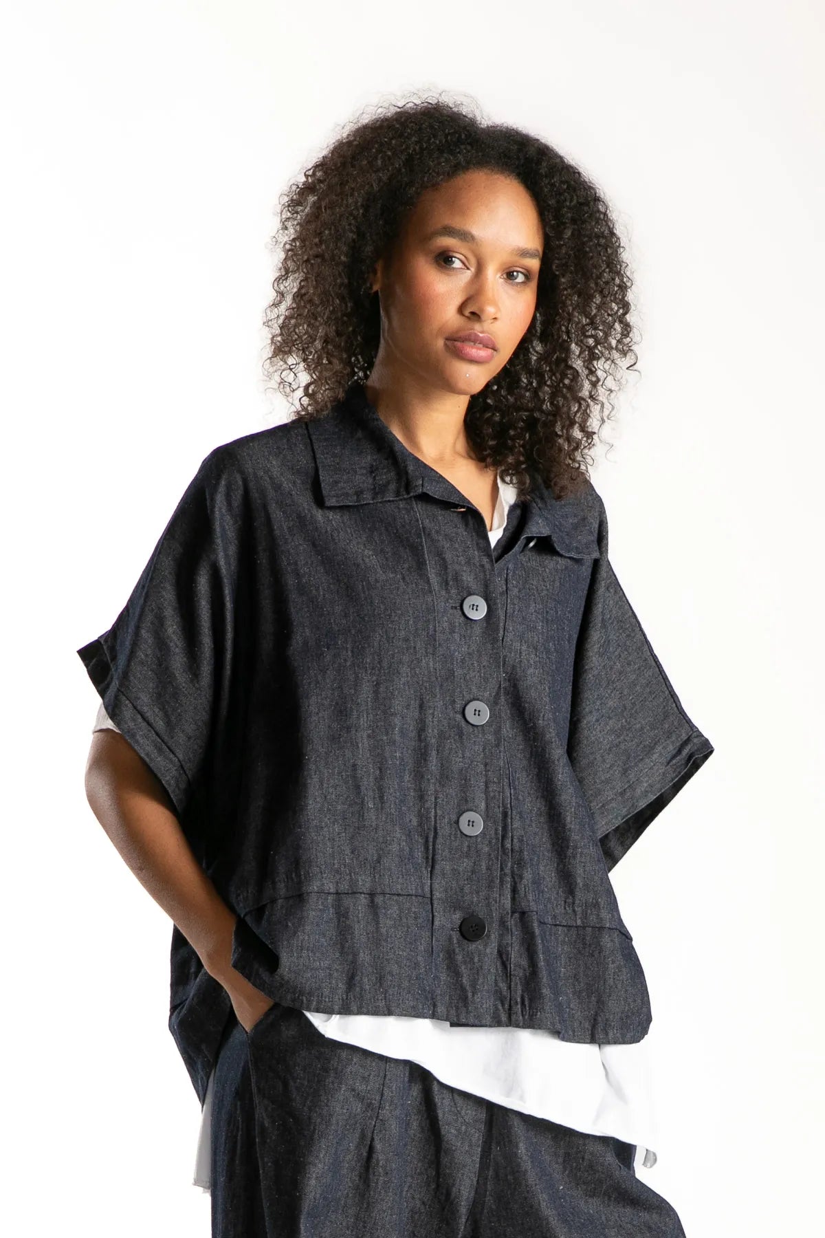 Ragga Chaqueta Estonia Denim de lino y algodón azul frente abotonado perfil