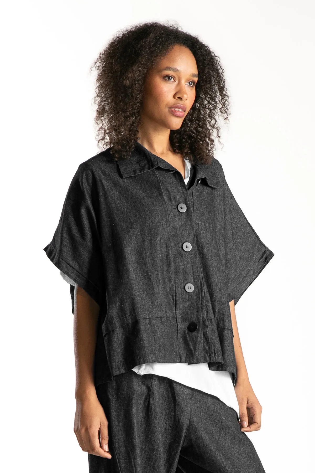 Ragga Chaqueta Estonia Denim de lino y algodón negro frente abotonado perfil