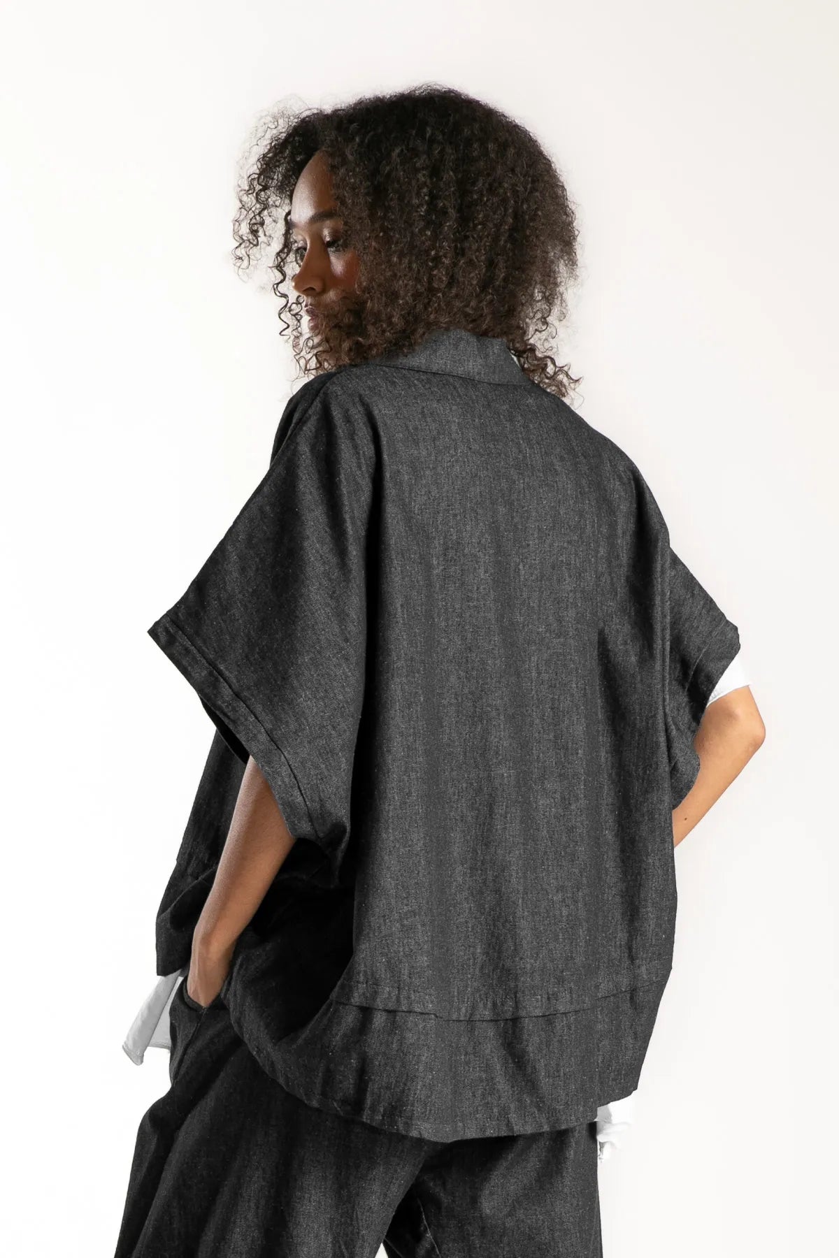 Ragga Chaqueta Estonia Denim negro de mujer oversize manga corta espalda