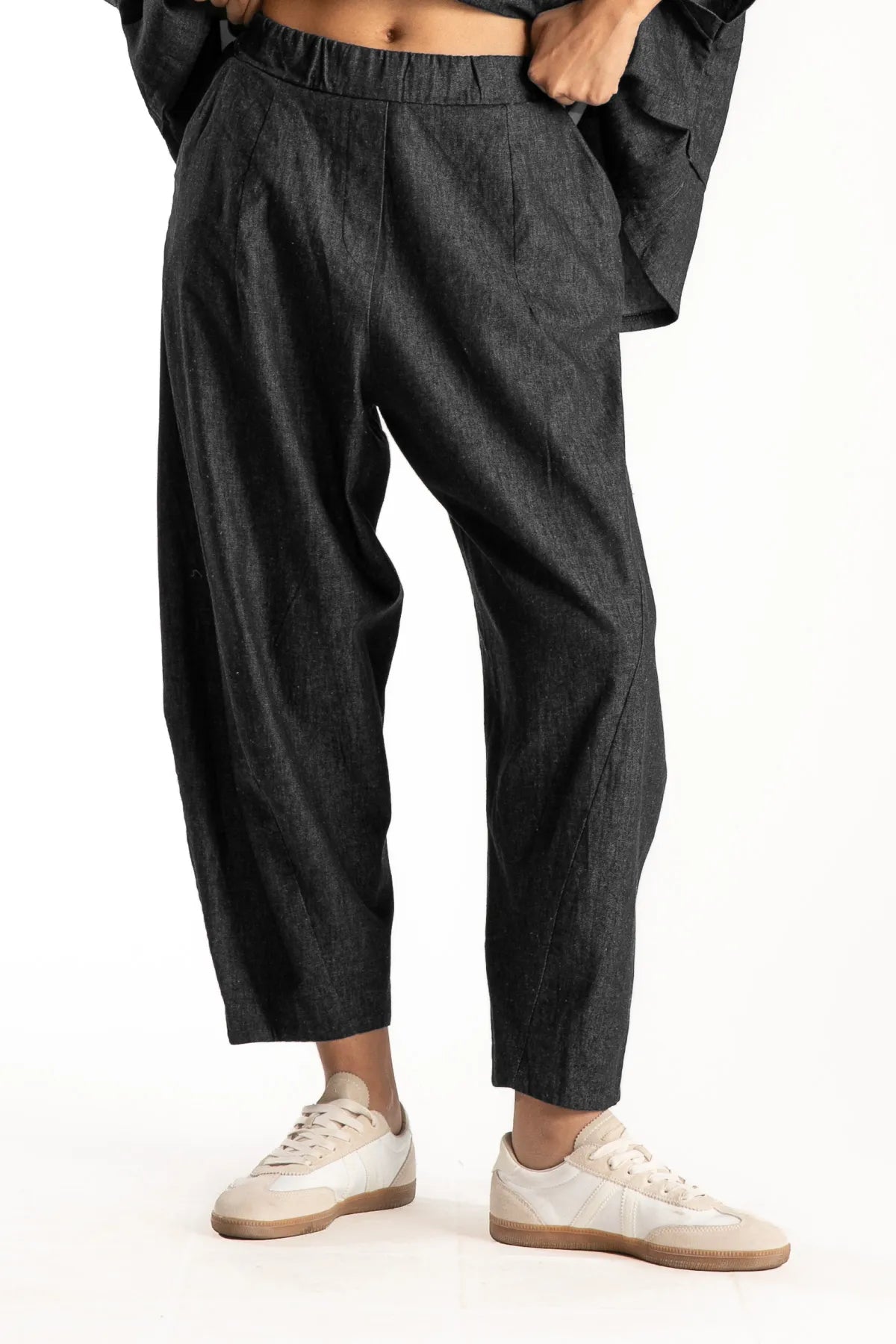 Ragga Pantalón Denim Brusio negro de mujer pretina elasticada en lino y algodón