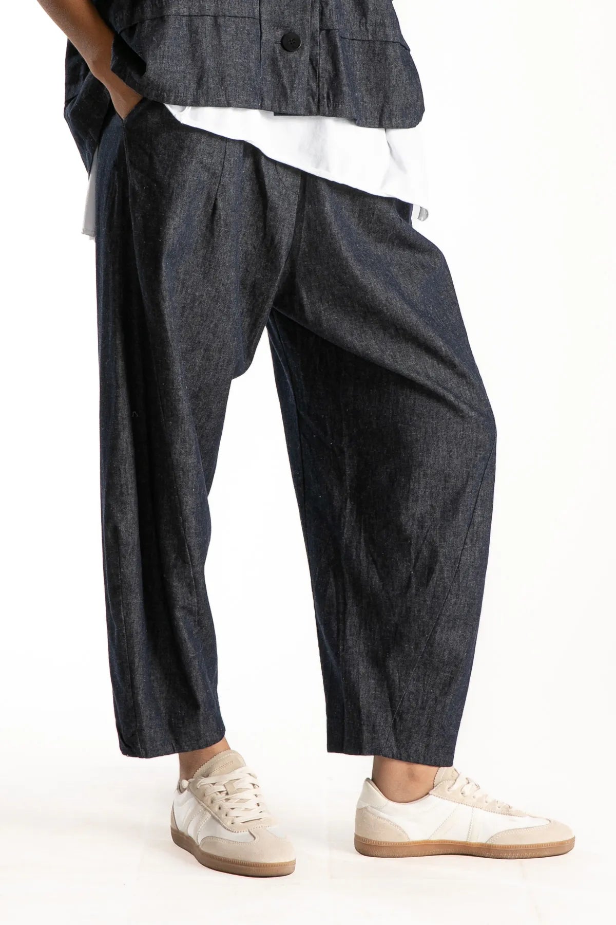 Ragga Pantalón Denim Brusio azul de mujer corte vaina cortes diagonales vista perfil