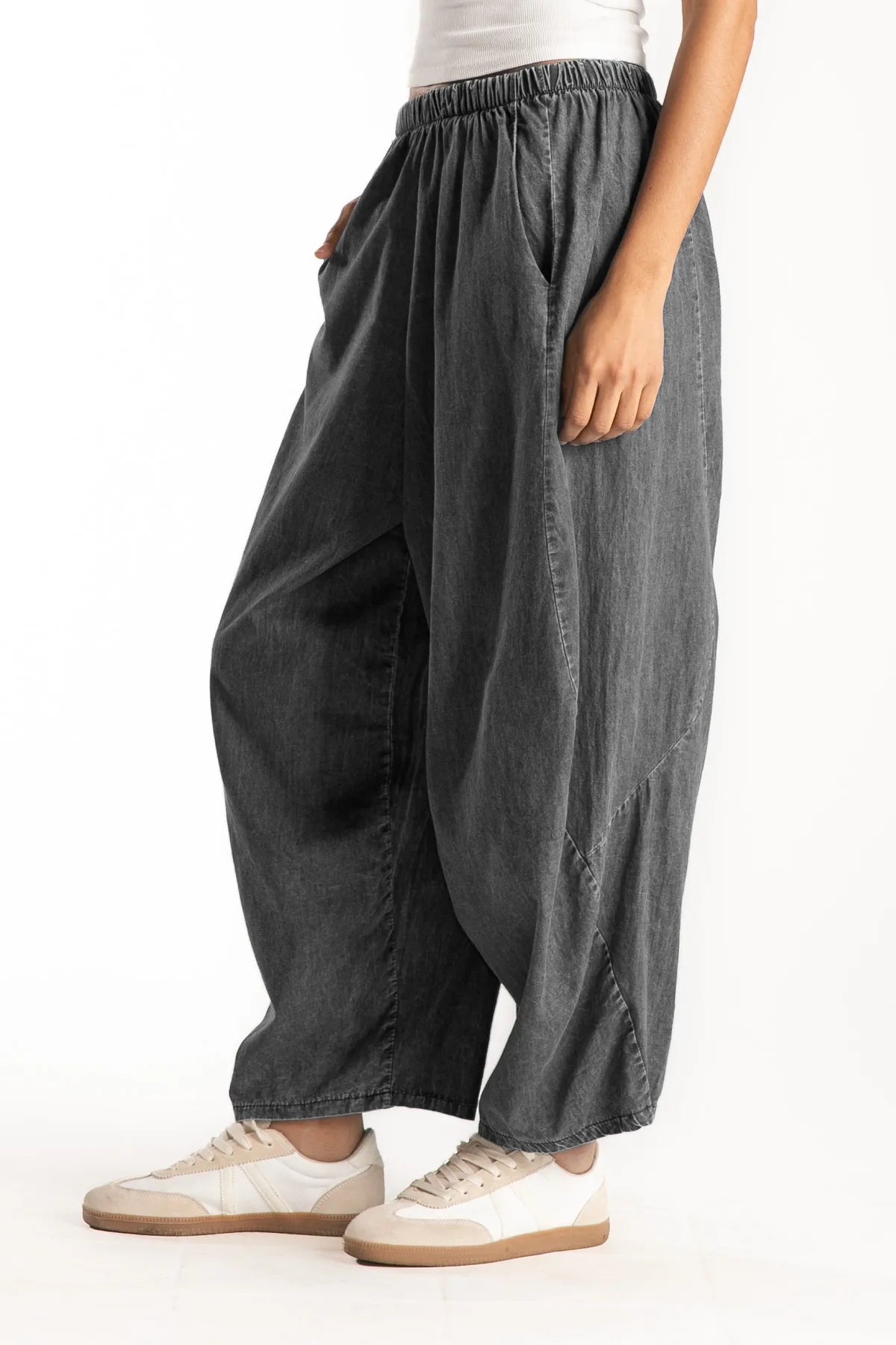 Ragga pantalón Guille gris denim bombacho de mujer cortes diagonales perfil