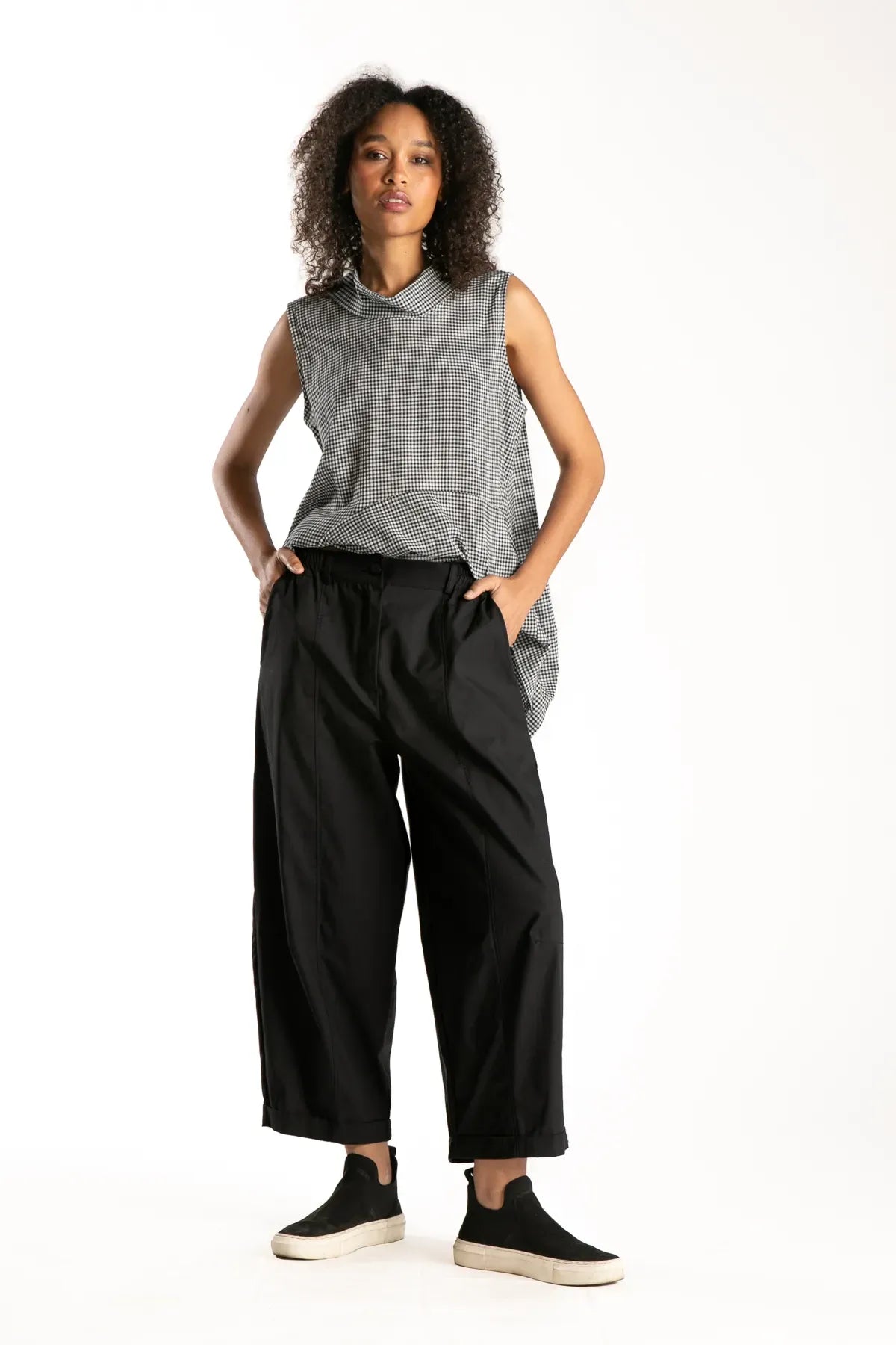 Ragga pantalón Mirko casual de mujer en algodón plano negro doblez fijo inferior vista frontal