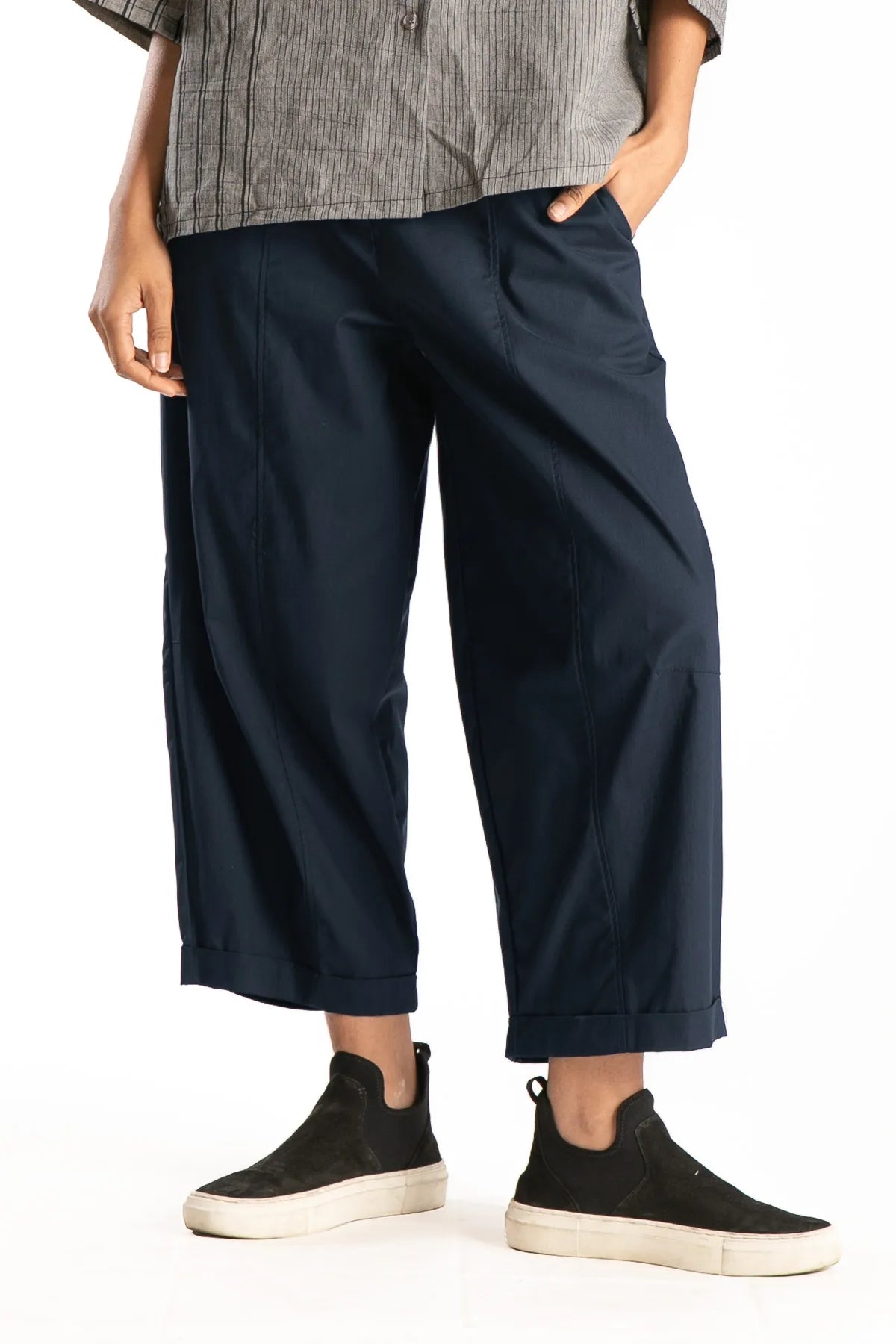 Ragga pantalón Mirko de mujer en algodón plano azul marino pretina con presillas y elasticado vista frontal