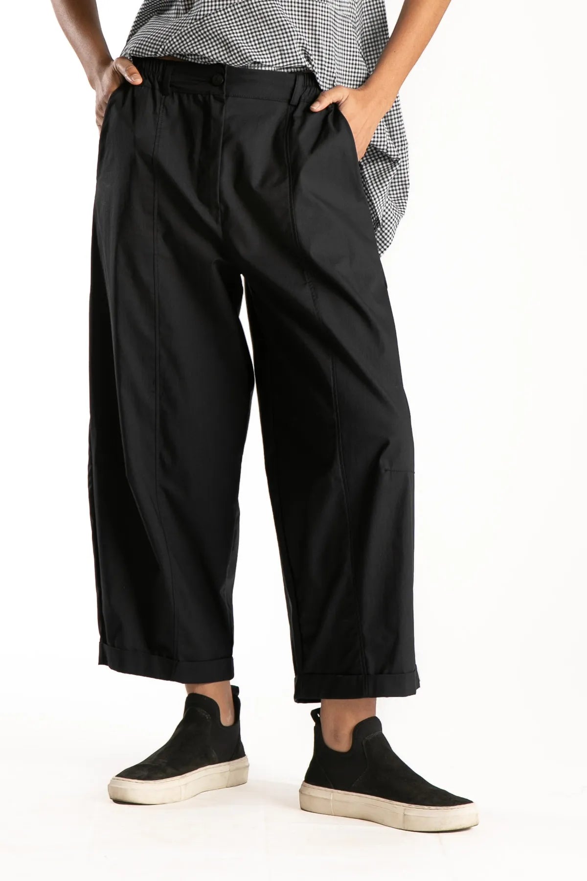 Ragga pantalón Mirko de mujer en algodón plano negro pretina con presillas y elasticado vista frontal