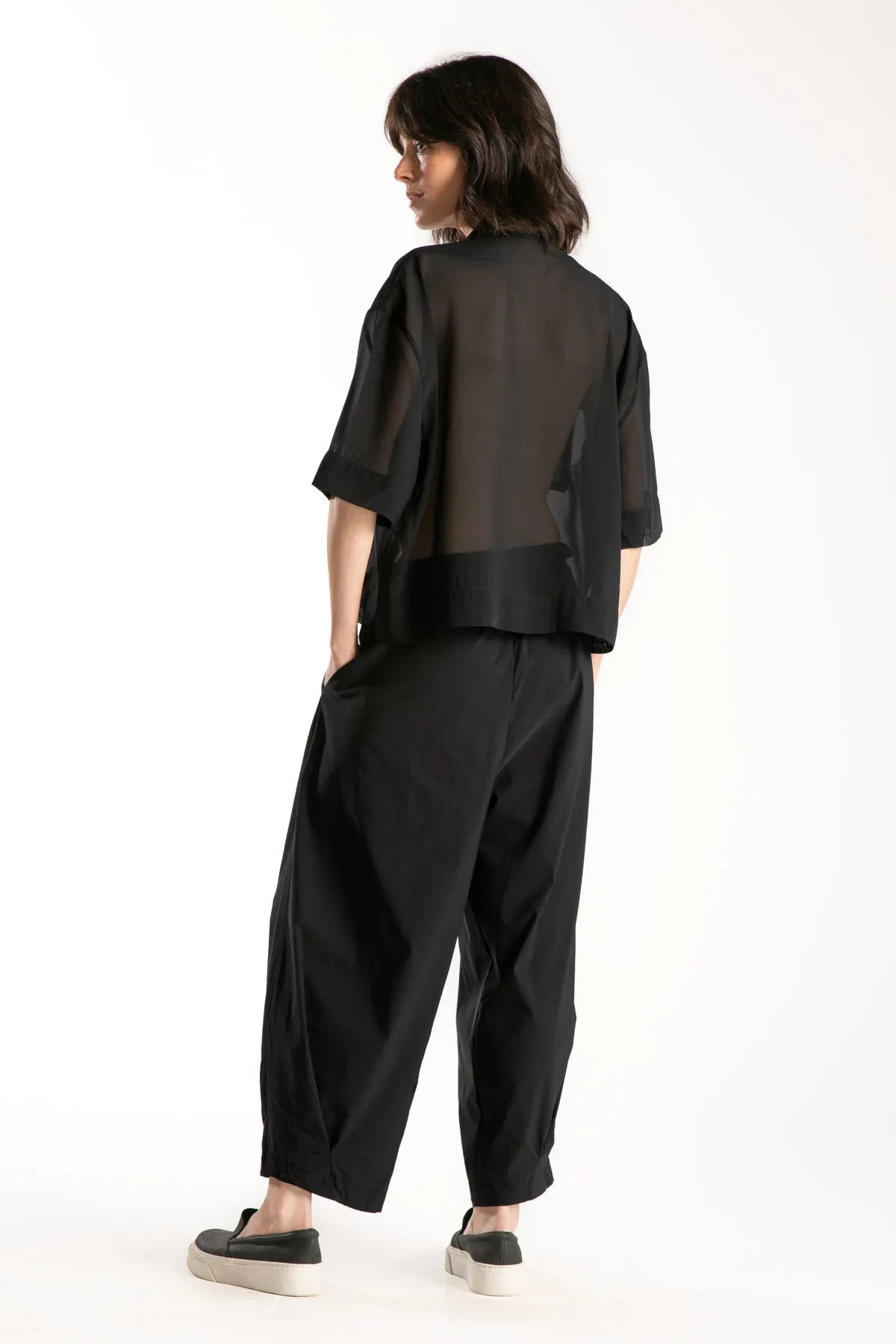 Ragga Pantalón Stefano casual de mujer corte holgado negro pinzas inferiores espalda