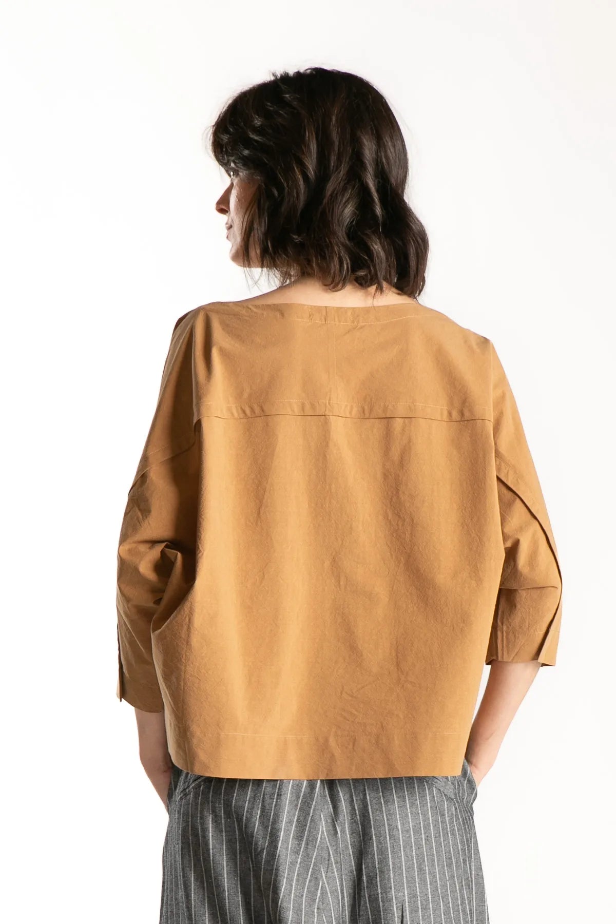 Ragga Polera Toscana de mujer casual Algodón plano curry alforza alto espalda y mangas 