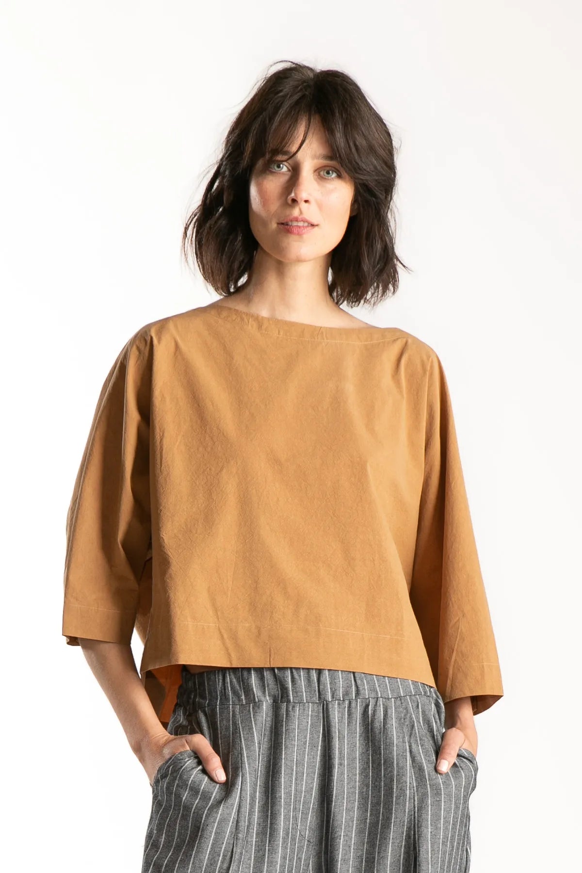 Ragga Polera Toscana Algodón plano curry cuello barco  manga 3/4 vista frontal 