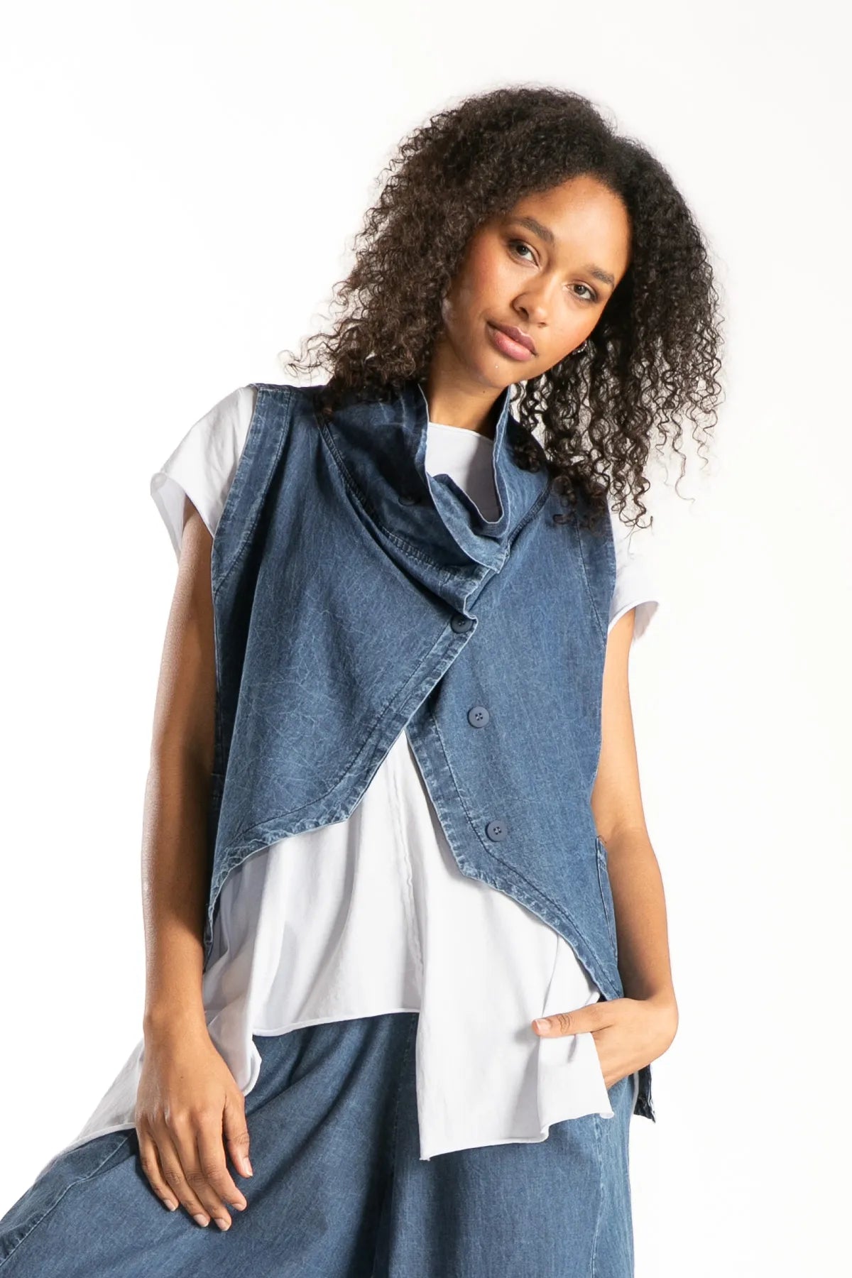 Ragga Tapado Fabian Azul Denim de mujer sin mangas, cuello alto vista frontal
