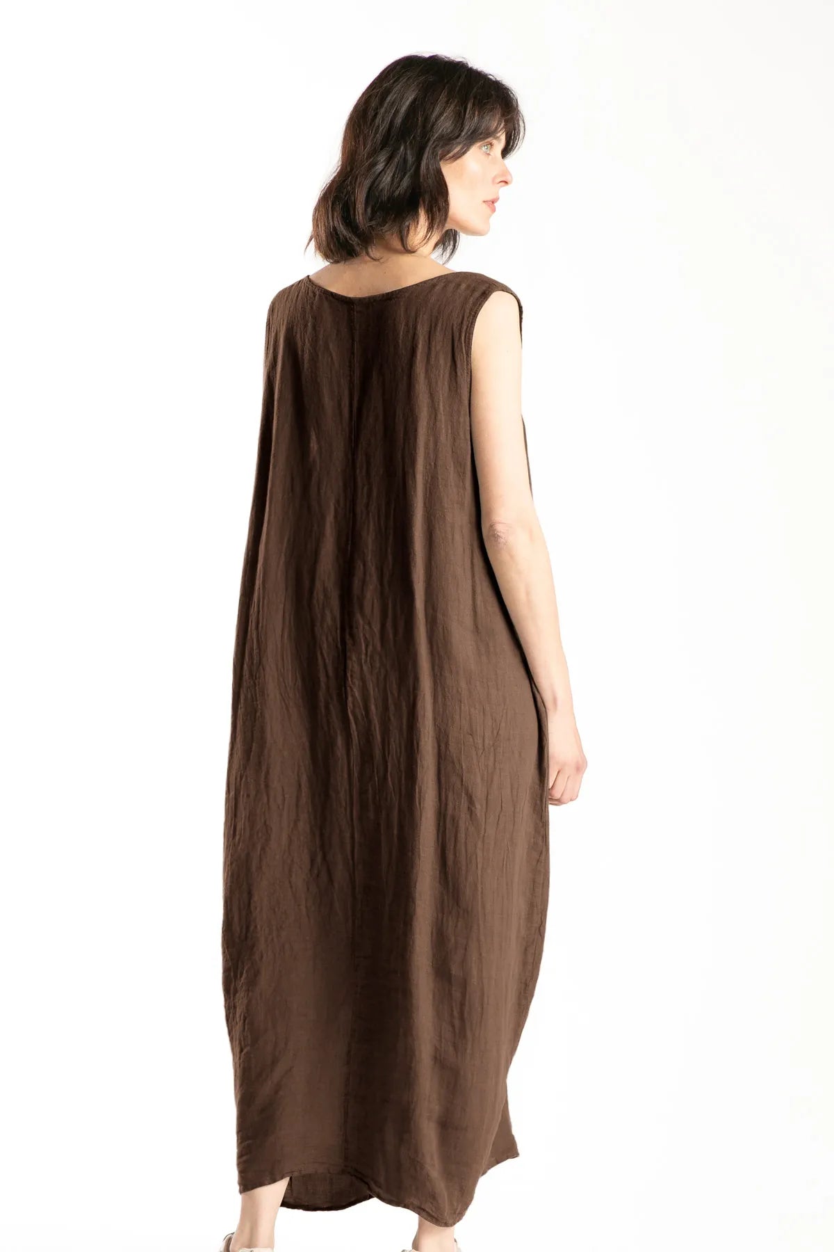 Ragga Vestido Domenica de mujer de Lino chocolate sin mangas largo midi vista espalda