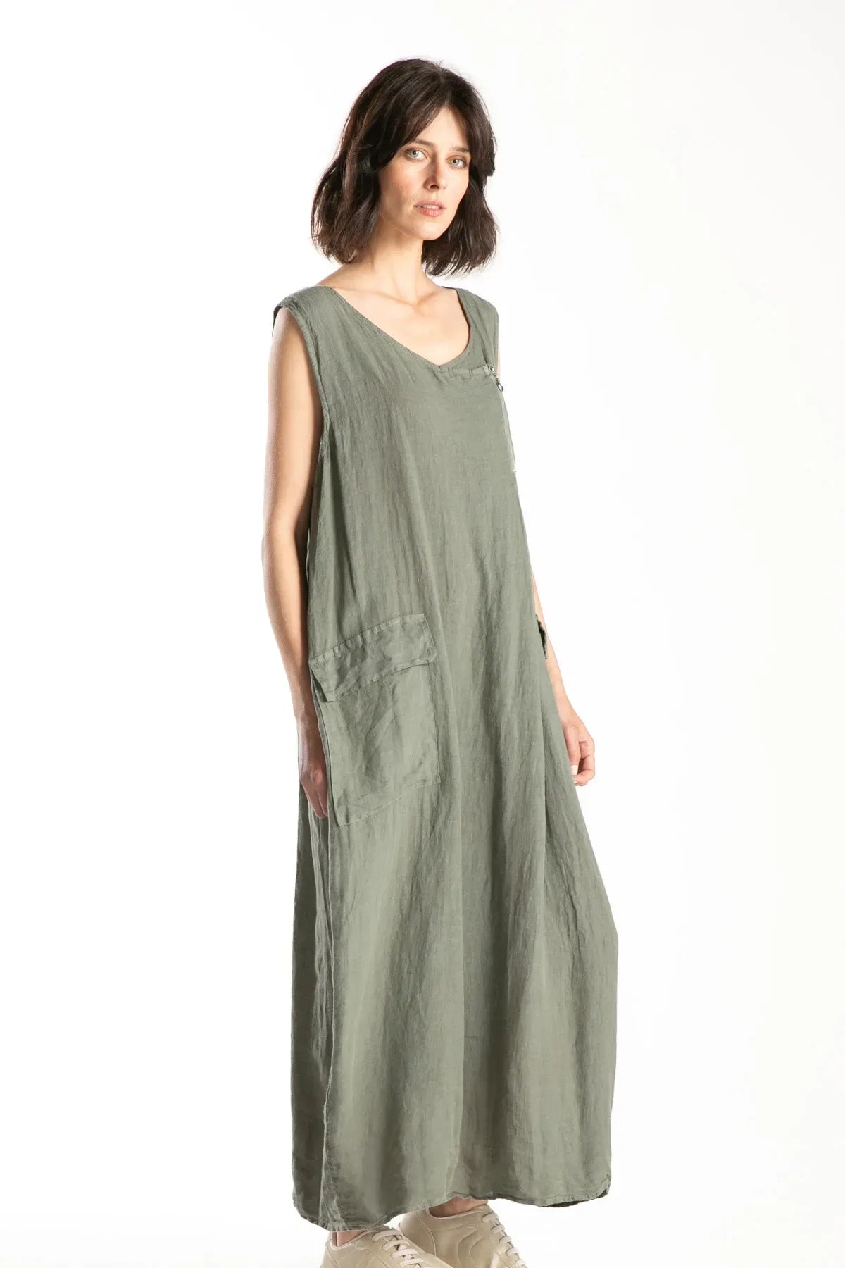 Ragga Vestido Domenica de Lino verde musgo sin mangas bolsillos con tapa a la cadera vista perfil