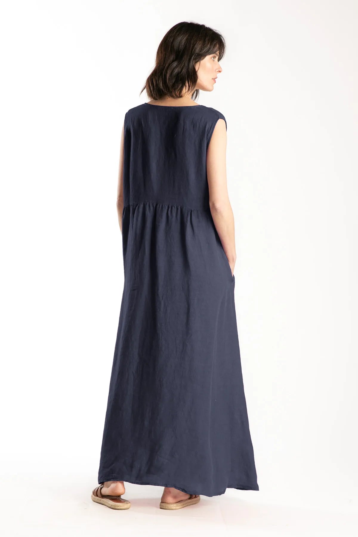 Ragga vestido Lucian de Lino de mujer largo azul marino sin mangas corte con fruncido en espalda