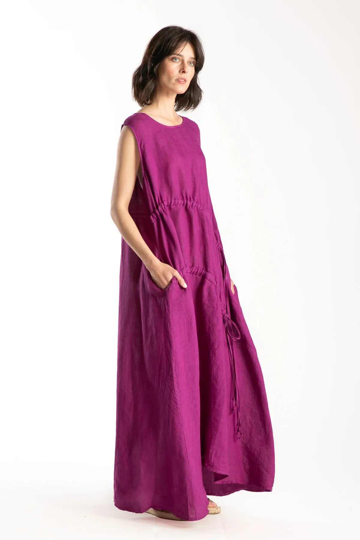 Ragga vestido Lucian de Lino de mujer largo berry sin mangas cortes curvos con cordones regulables vista perfil