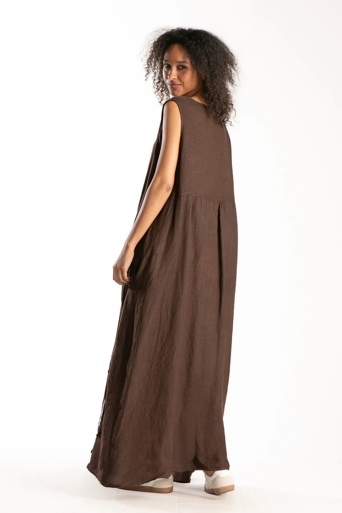 Ragga vestido Lucian de Lino de mujer largo chocolate sin mangas corte con fruncido en espalda