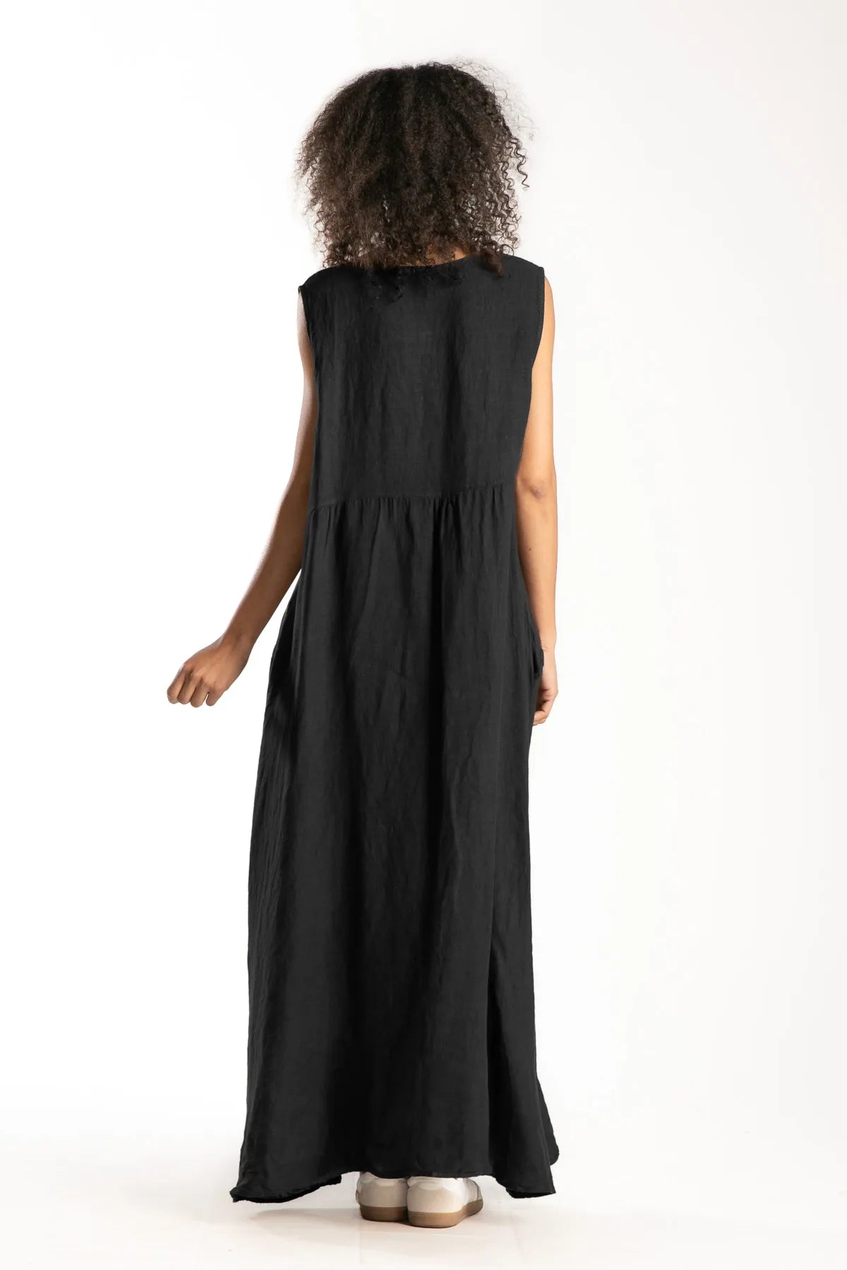 Ragga vestido Lucian de Lino de mujer largo negro sin mangas corte con fruncido en espalda