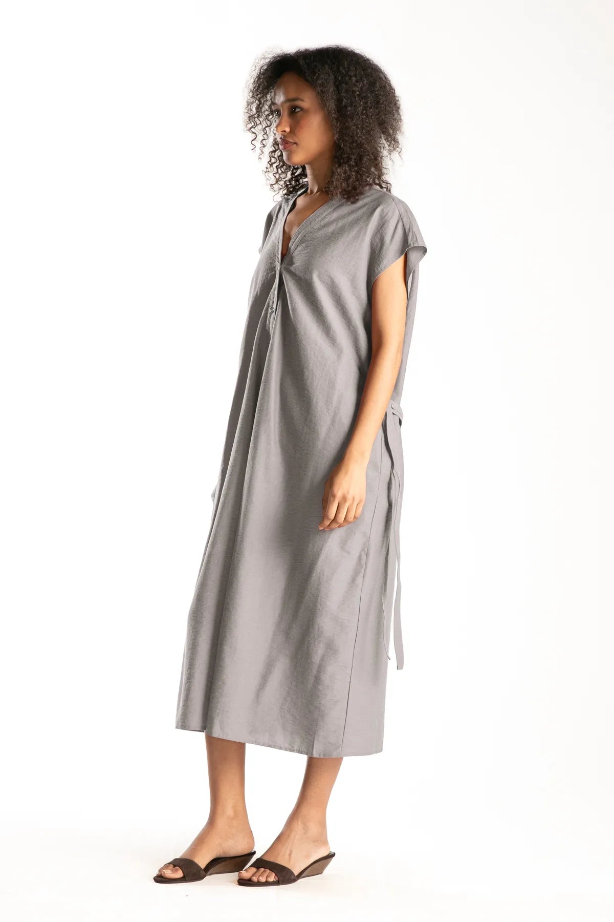 Ragga Vestido Mujer Montreal  de tencel color mink manga corta cinturón vista perfil