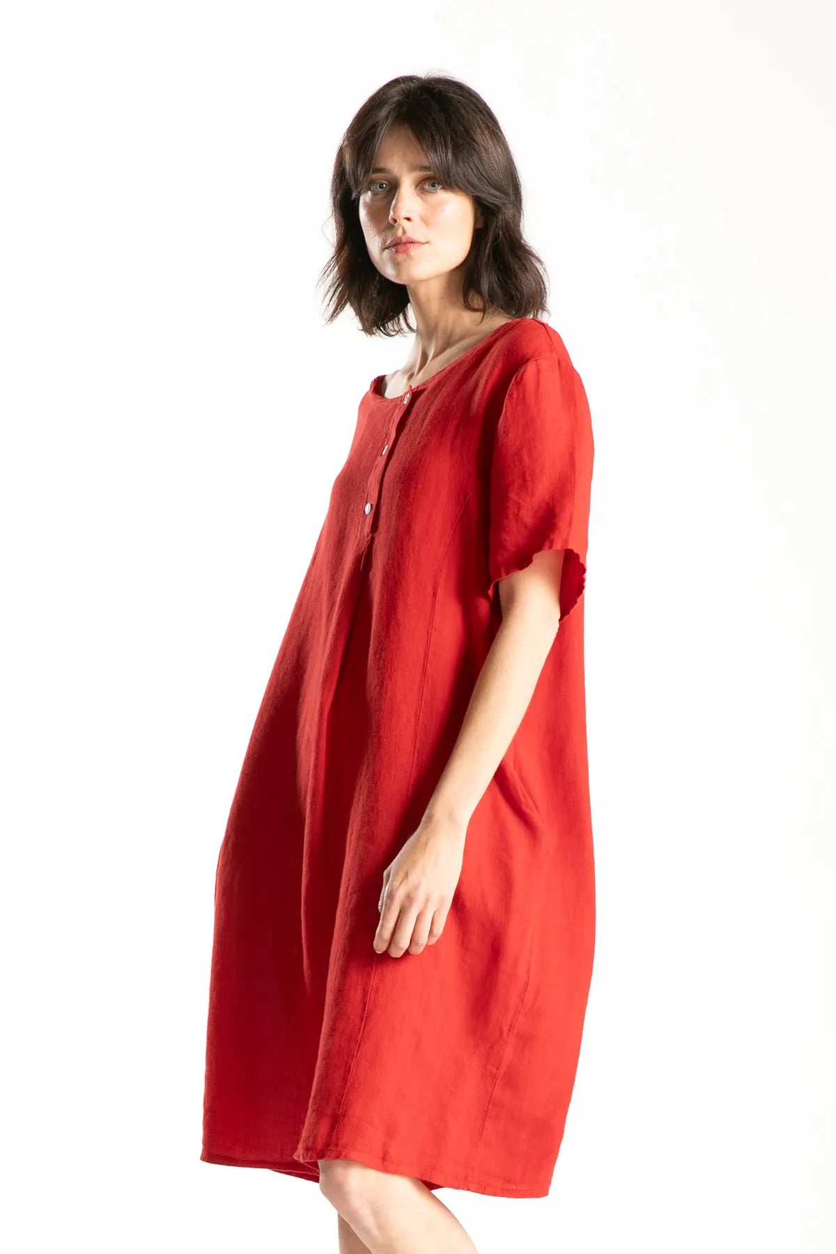 Ragga Vestido Renata de Lino rojo de mujer manga corta  escote redondo abotonado nácar vista perfil