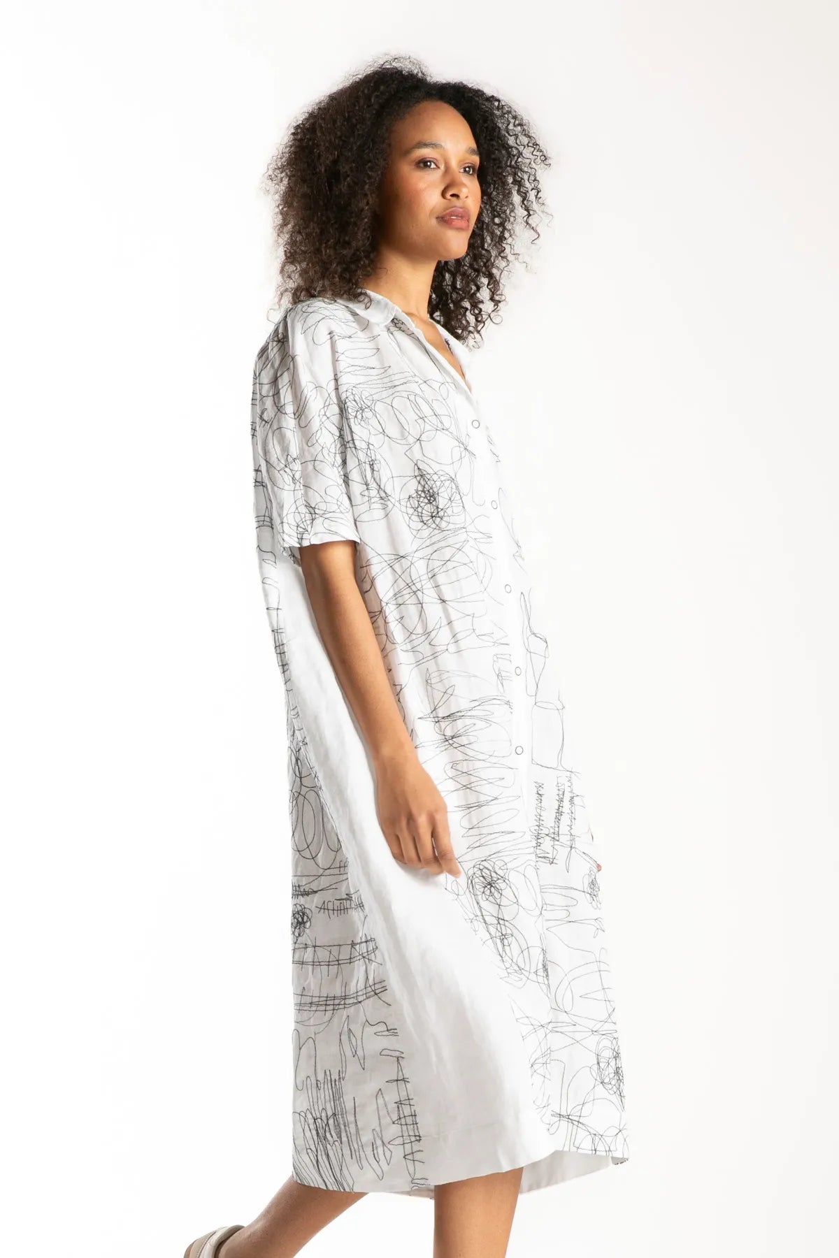 Ragga Vestido Camisero Lotak de mujer de ramio blanco con bordado vista perfil