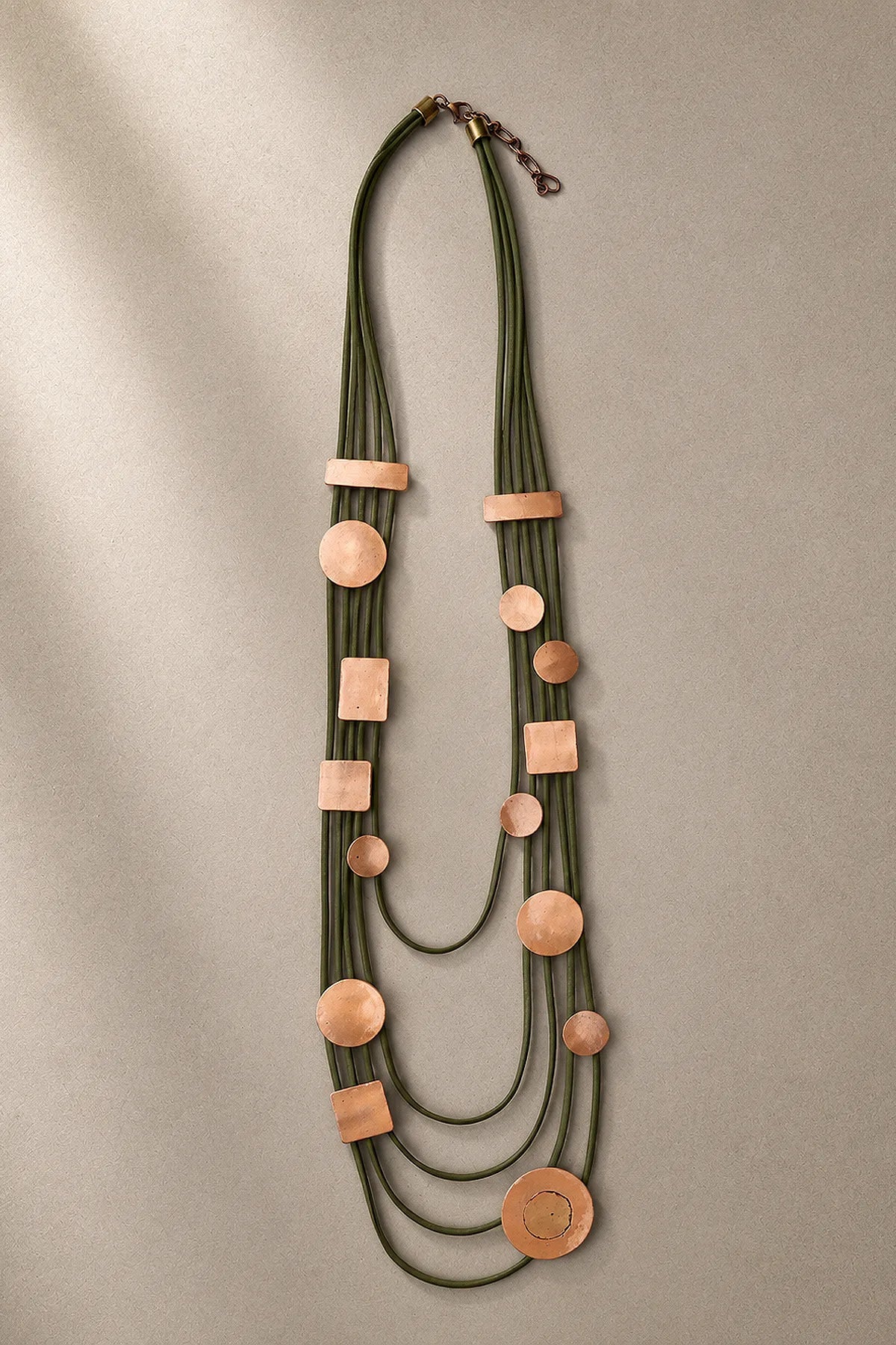 Collar Cuero Gamuzado y Cobre